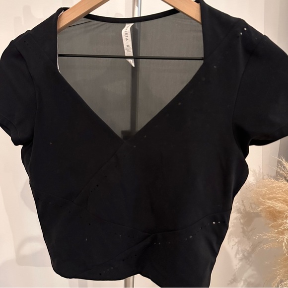 Athleta It’s a wrap tee top Performance Active Workout Yoga Crop XS - Picture 4 of 6